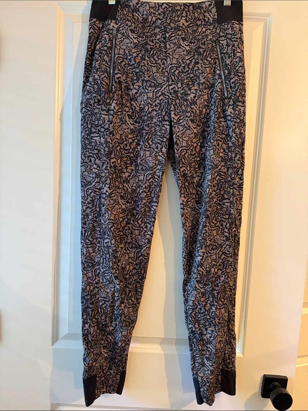 Athleta Gray Black Purple Abstract Patterned Joggers 6 Tall 6 T 6T